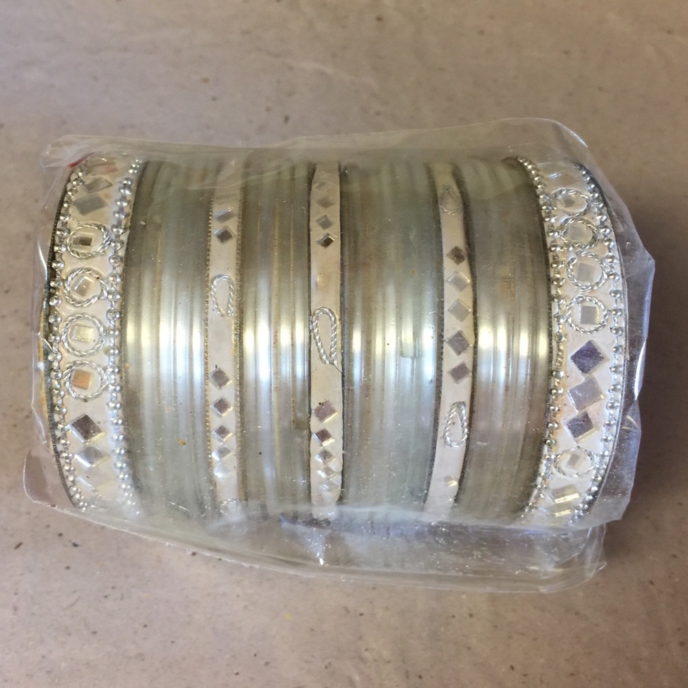 Beautiful pearly white bangle set